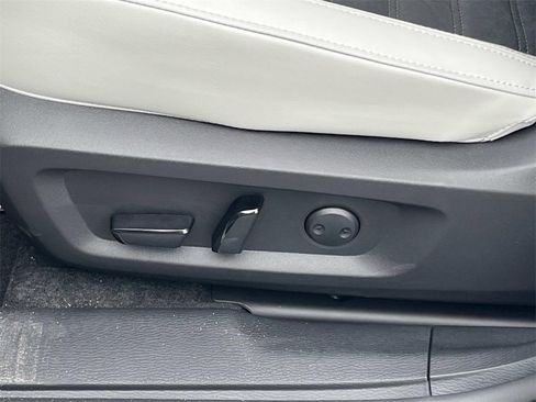 New 2026 Mitsubishi Outlander SE image 11