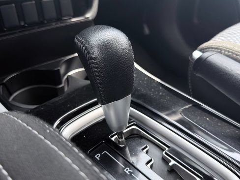 Used 2017 Mitsubishi Outlander ES AWD/4WD image 12