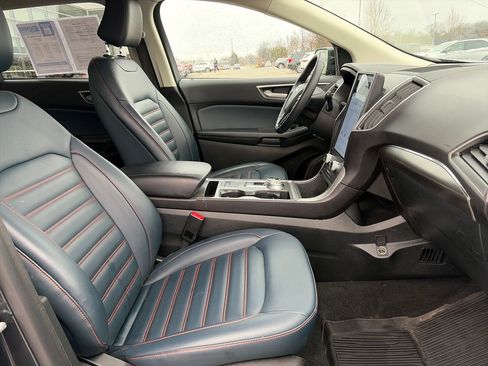 Used 2024 Ford Edge SEL w/ Sport Appearance Package image 11