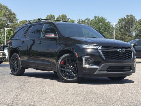 Used 2023 Chevrolet Traverse Premier w/ Redline Edition AWD/4WD image 2