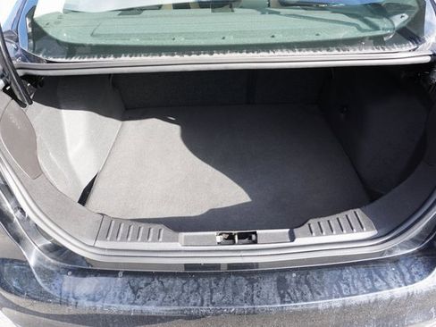 Used 2018 Ford Focus SE w/ SE Appearance Package image 18