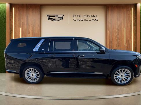Used 2024 Cadillac Escalade ESV Premium Luxury w/ LPO, Floor Liner Package AWD/4WD image 3