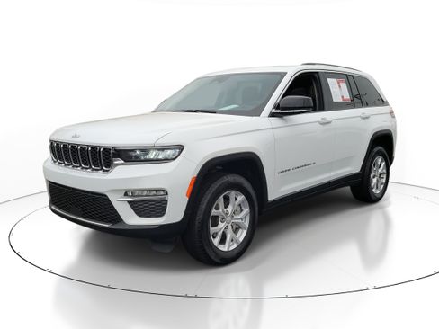 Used 2024 Jeep Grand Cherokee Limited image 2