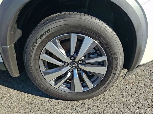 Used 2022 Nissan Pathfinder SL AWD/4WD image 10
