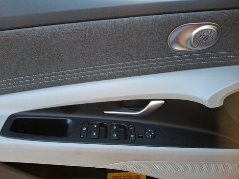 Certified 2023 Hyundai Elantra Limited FWD image 13