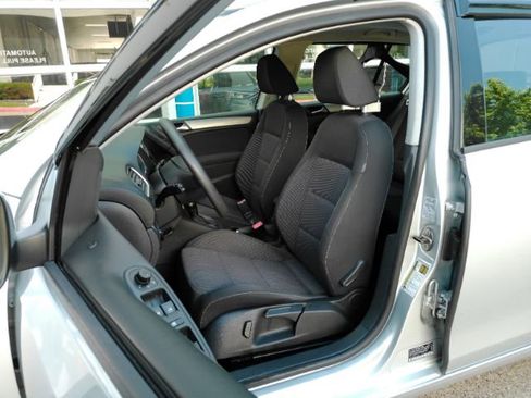 Used 2012 Volkswagen Golf 4-Door FWD image 6