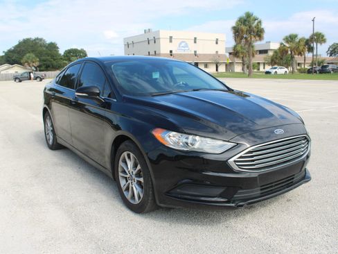 Used 2017 Ford Fusion SE FWD image 21