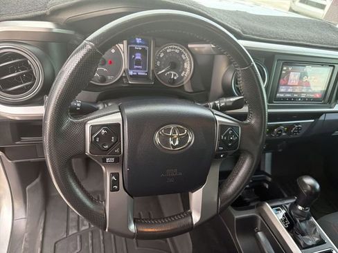 Used 2016 Toyota Tacoma SR5 w/ SR5 Appearance Package (SN) AWD/4WD image 13