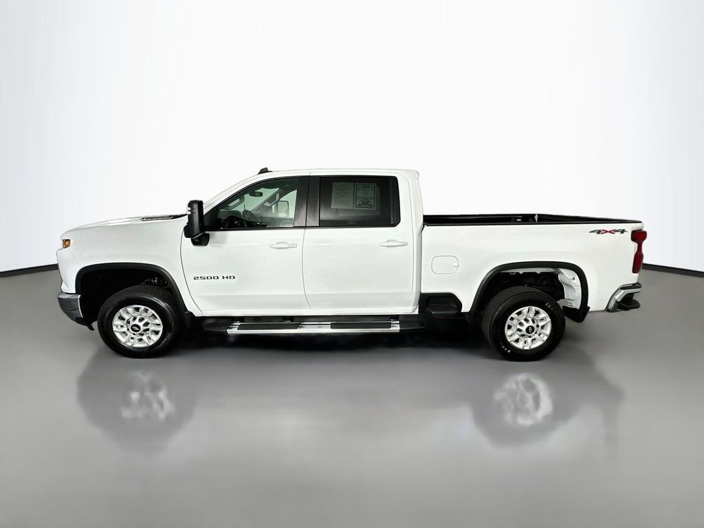 Used 2025 Chevrolet Silverado 2500 LT w/ Convenience Package AWD/4WD image 4