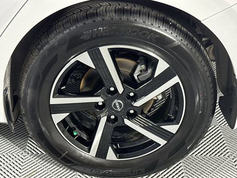 Certified 2025 Nissan Sentra SV FWD image 10