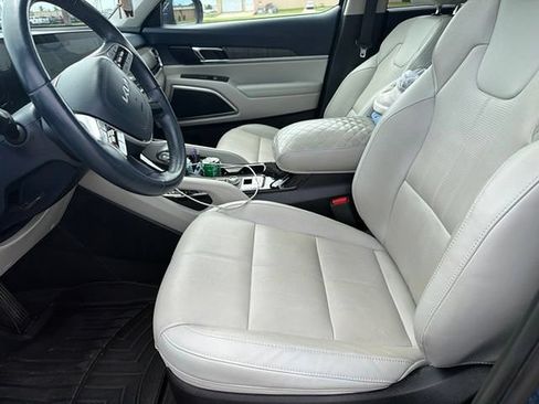 Used 2023 Kia Telluride EX w/ EX Captain's Chair Package AWD/4WD image 5