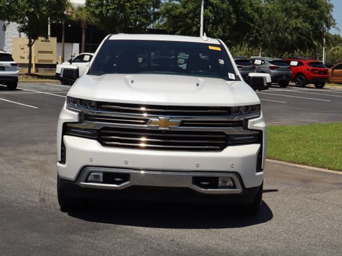 Used 2019 Chevrolet Silverado 1500 High Country w/ Technology Package AWD/4WD image 3