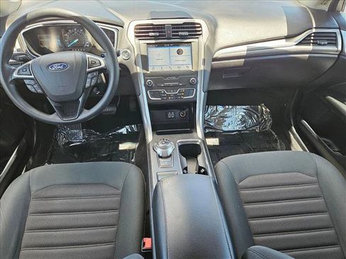 Used 2019 Ford Fusion SE FWD image 16