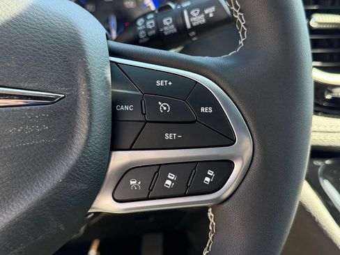 New 2026 Chrysler Pacifica Select FWD image 18