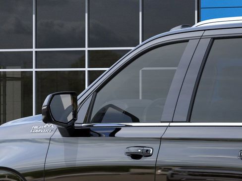 New 2026 Chevrolet Suburban High Country image 12
