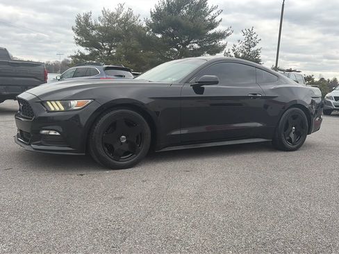 Used 2015 Ford Mustang Coupe image 3