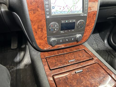 Used 2012 Chevrolet Suburban LTZ image 30