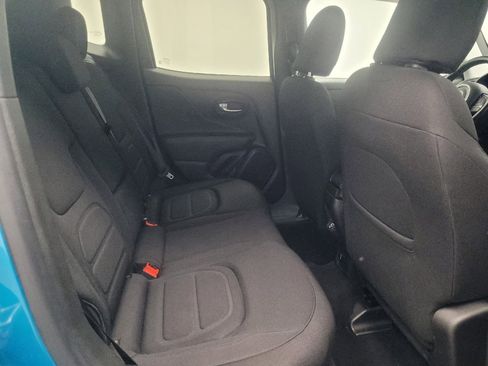 Used 2022 Jeep Renegade Latitude w/ Convenience Group AWD/4WD image 19