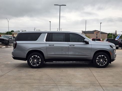 New 2026 Chevrolet Suburban LT w/ Comfort Package AWD/4WD image 7