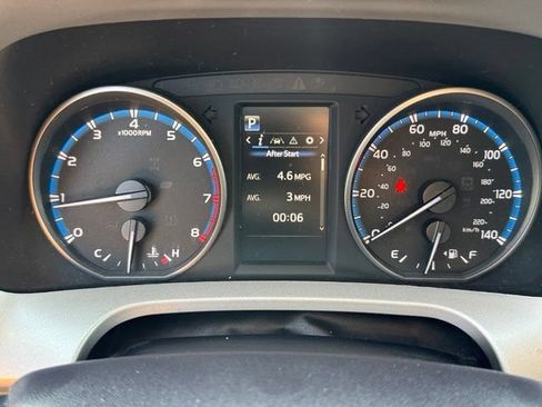 Used 2018 Toyota RAV4 XLE FWD image 14