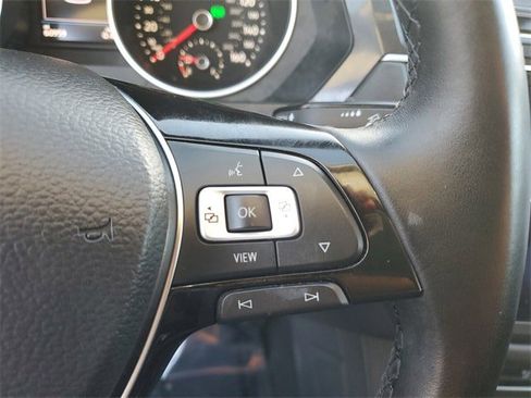 Used 2019 Volkswagen Tiguan SE w/ Panoramic Sunroof Package image 21
