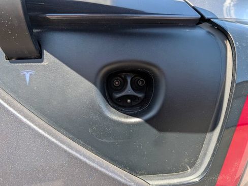 Used 2023 Tesla Model Y Long Range AWD/4WD image 12