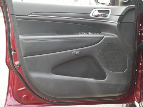 Used 2021 Jeep Grand Cherokee Limited w/ Trailer Tow Group IV image 33