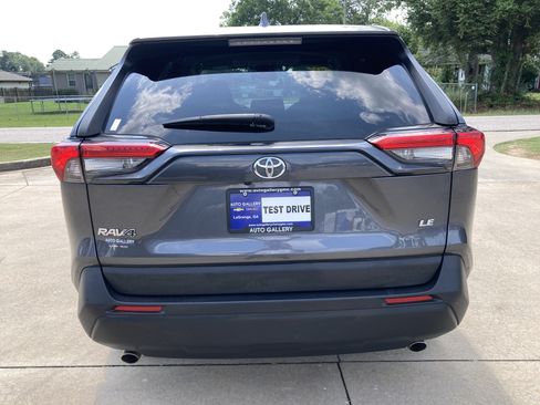 Used 2022 Toyota RAV4 LE FWD image 7