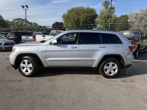 Used 2013 Jeep Grand Cherokee Laredo AWD/4WD image 4