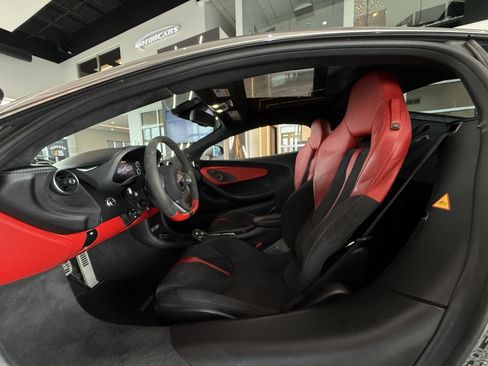 Used 2017 McLaren 570S RWD image 13