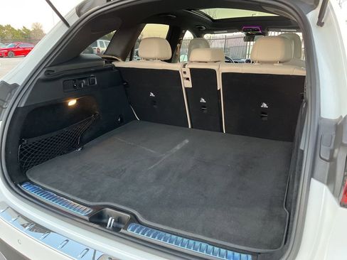 Used 2025 Mercedes-Benz GLC 300 4MATIC image 10