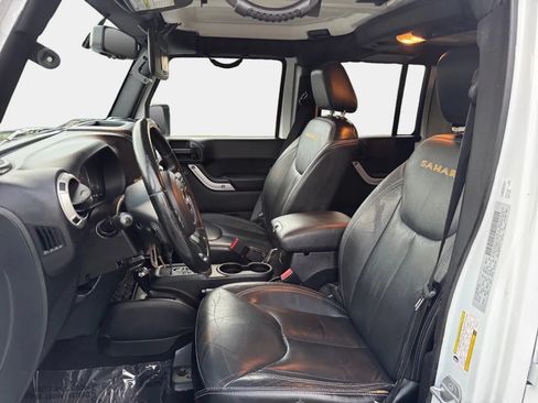 Used 2015 Jeep Wrangler Unlimited Sahara w/ Dual Top Group AWD/4WD image 9