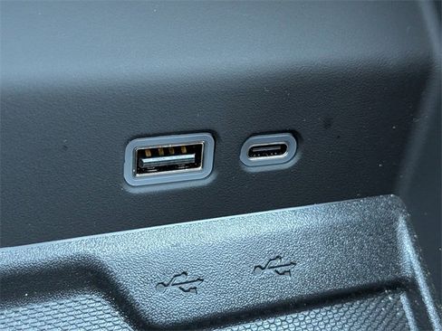 Used 2025 Chevrolet Suburban Premier image 23