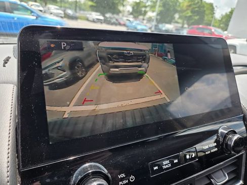 Used 2024 Nissan Armada SV AWD/4WD image 16