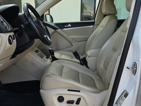 Used 2013 Volkswagen Tiguan SEL FWD image 14