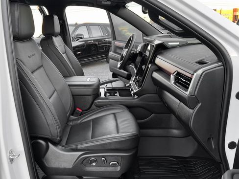 Used 2025 GMC Yukon Denali image 25