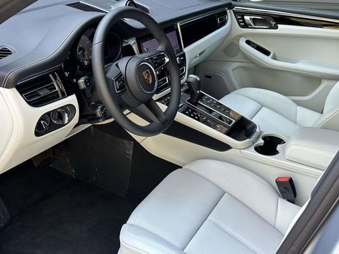 Certified 2025 Porsche Macan S image 4