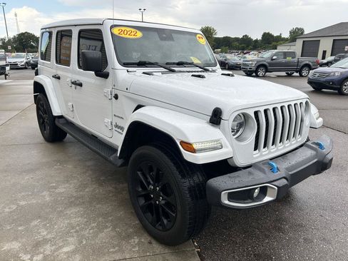 Used 2022 Jeep Wrangler Unlimited Sahara w/ Cold Weather Group AWD/4WD image 3