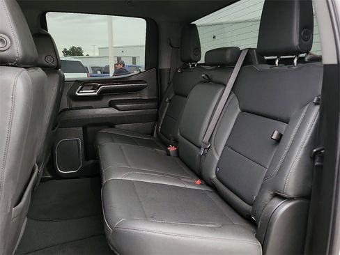 Used 2023 GMC Sierra 1500 SLT image 16