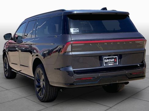 New 2026 Lincoln Navigator L Reserve AWD/4WD image 12