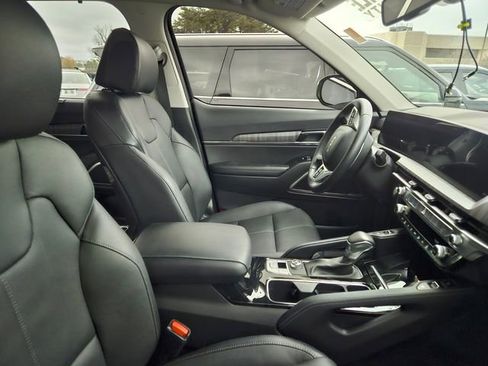Certified 2024 Kia Telluride EX w/ EX Captain's Chair Package image 10