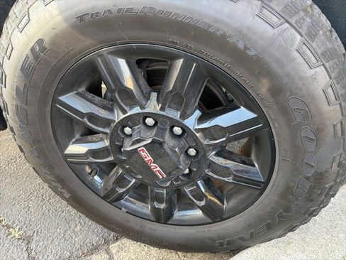 Used 2025 GMC Sierra 2500 AT4 w/ AT4 Premium Plus Package image 2