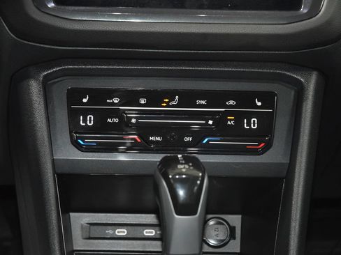 Used 2023 Volkswagen Tiguan SE R-Line AWD/4WD image 30
