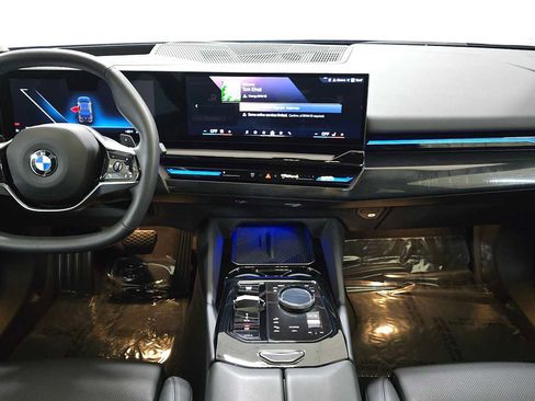 Used 2025 BMW 530i xDrive image 18