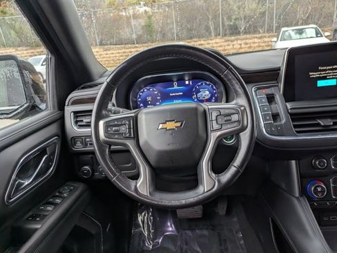 Used 2023 Chevrolet Suburban LT w/ Luxury Package image 24
