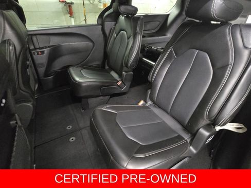 Used 2025 Chrysler Pacifica Select FWD image 15