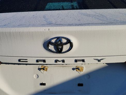 Used 2018 Toyota Camry XLE image 18