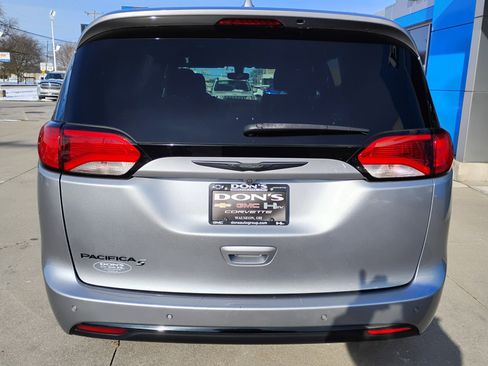 Used 2020 Chrysler Pacifica Touring-L w/ S Appearance Package image 31