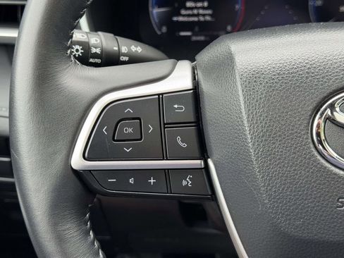 Used 2025 Toyota Highlander XSE AWD/4WD image 11