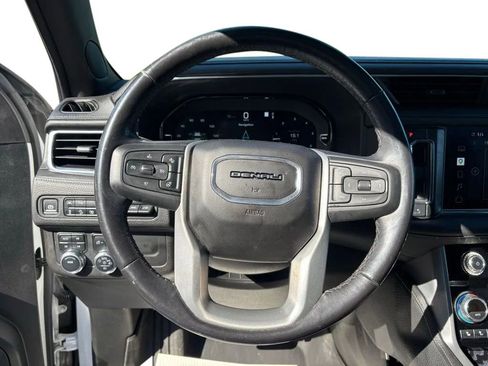 Used 2022 GMC Yukon XL Denali AWD/4WD image 10